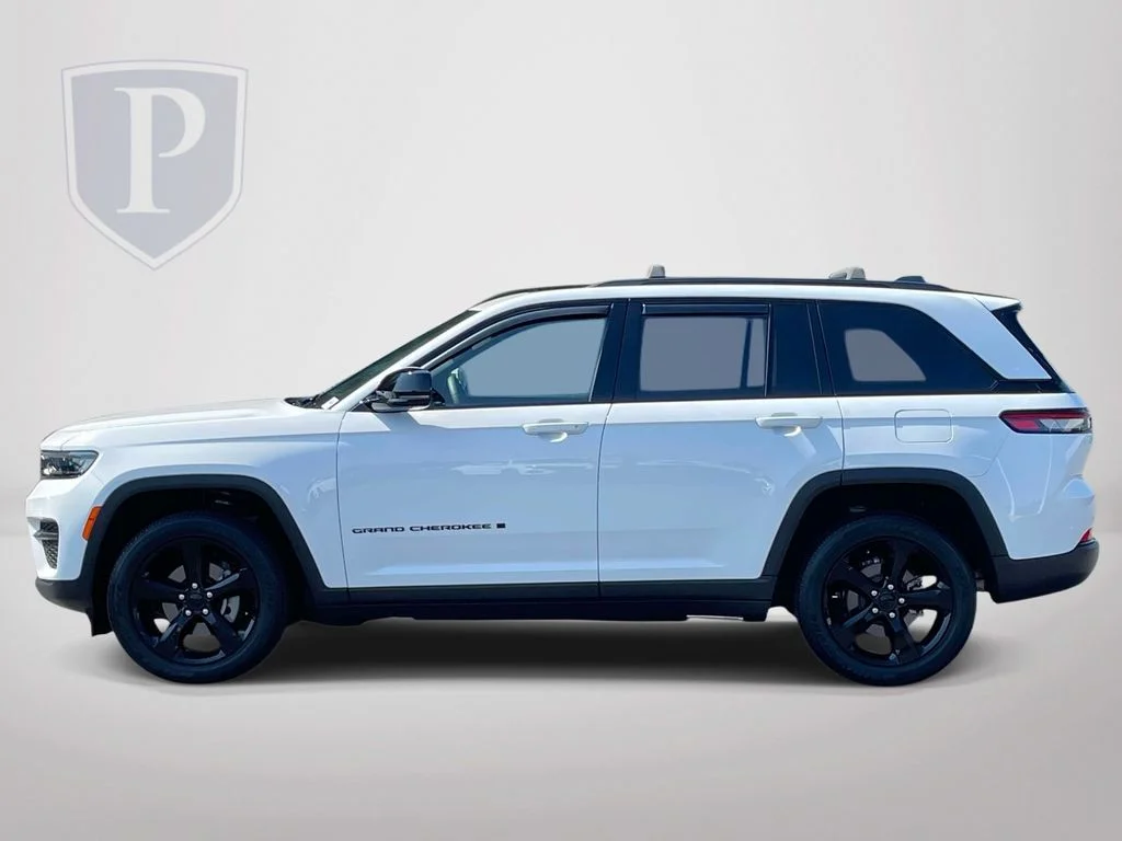 Used 2024 White Jeep Altitude X image 6