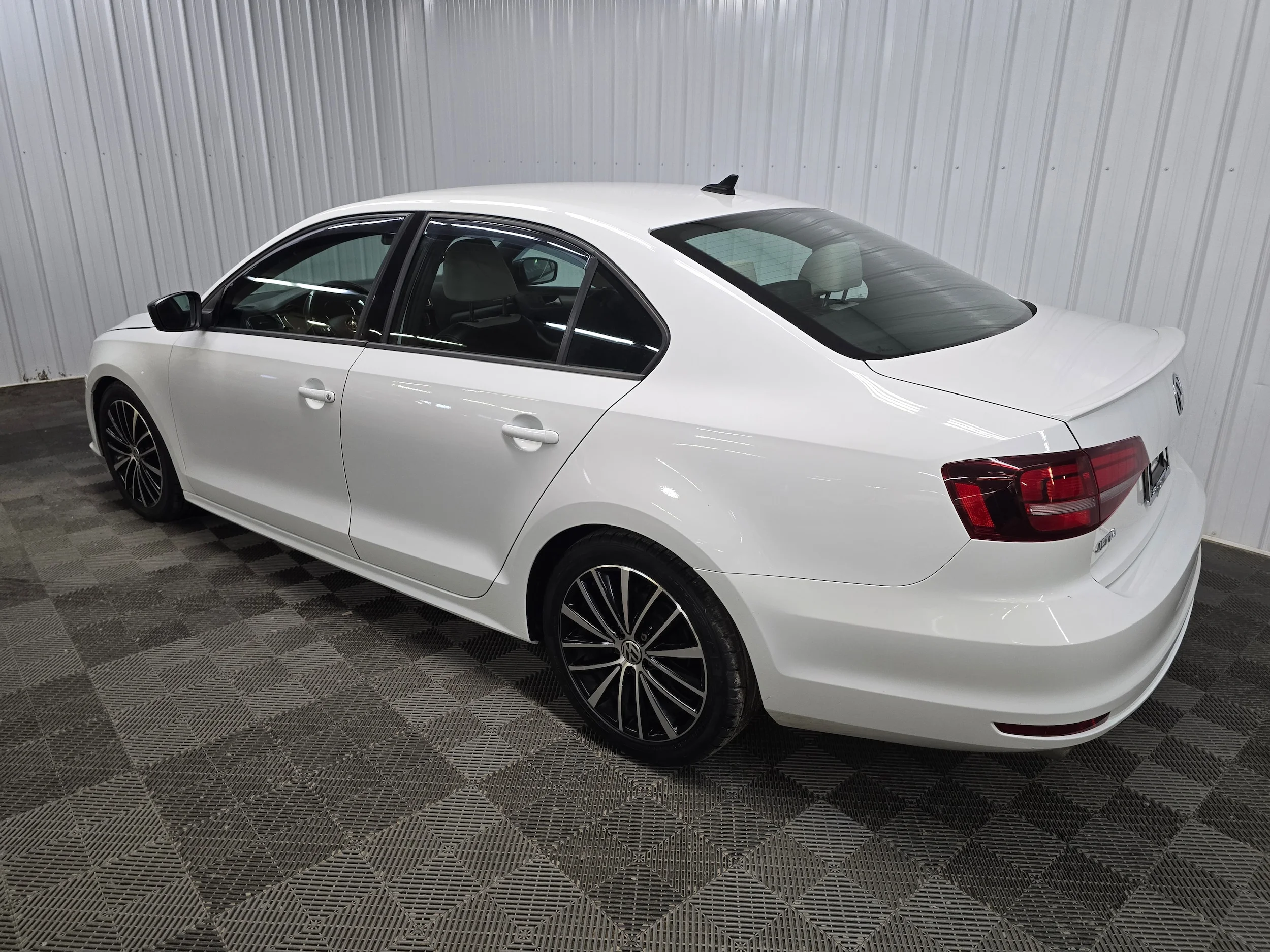 Used 2016 Pure White Volkswagen 1.8T Sport Manual image 9