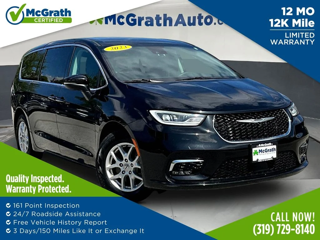 2023 Chrysler Pacifica Touring L's photo