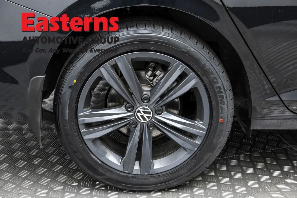 Used 2024 Black Volkswagen 1.5T SE image 27