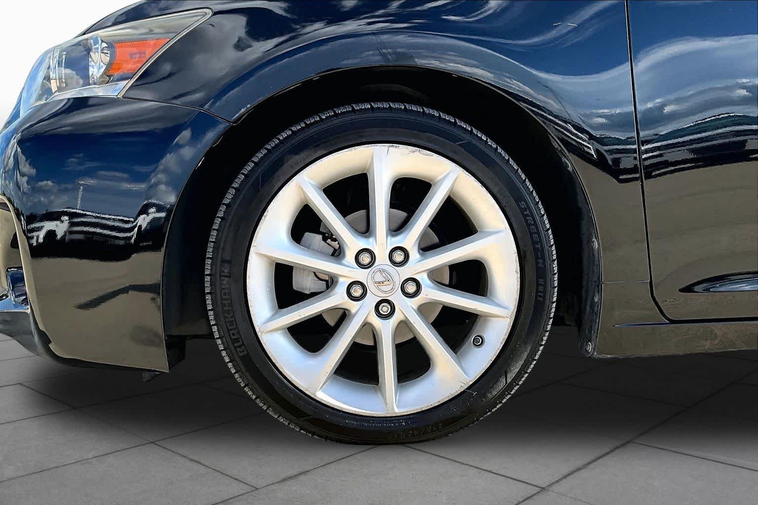 Used 2013 Obsidian Lexus Hybrid image 10