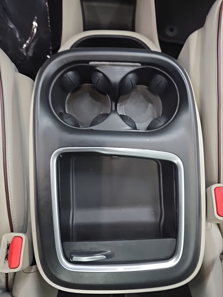 Used 2018 Gray Chrysler Limited image 30