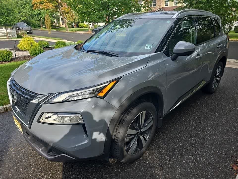 Used 2023 Boulder Gray Pearl Nissan SL image 2