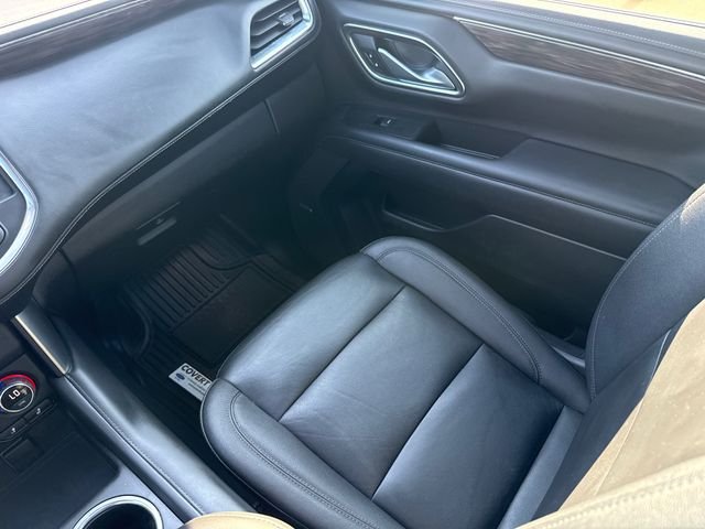 Used 2022 Black Chevrolet Z71 image 15
