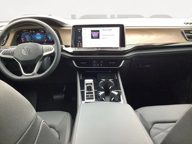 2025 Volkswagen Atlas SE w/Tech - Photo 13