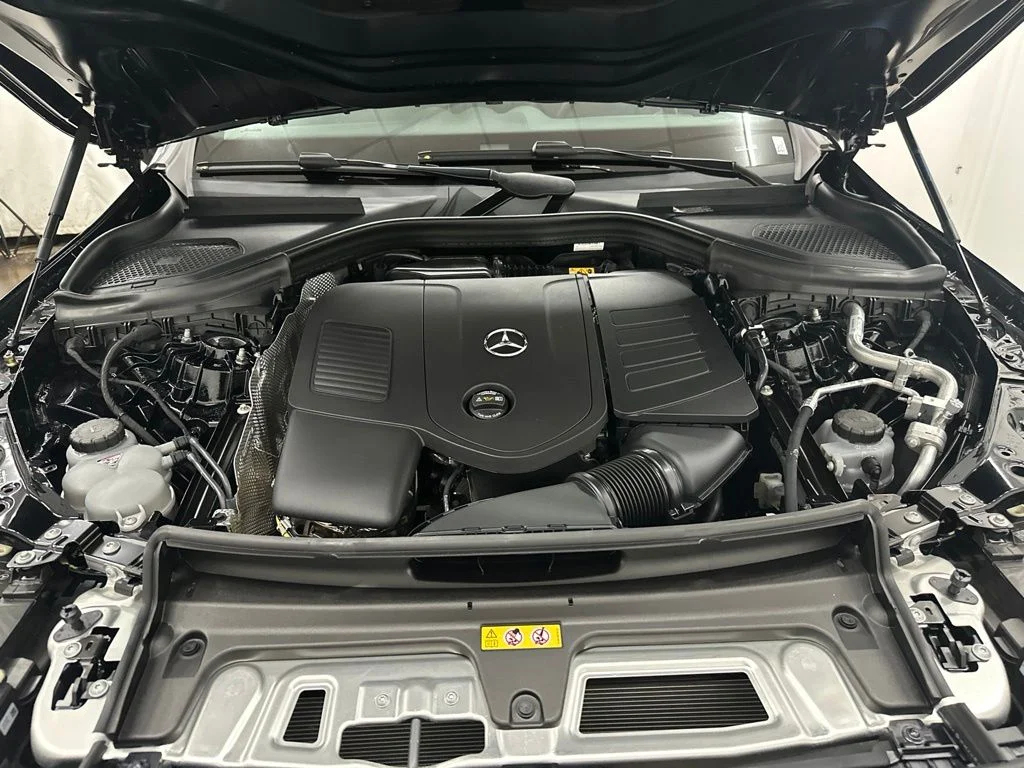 New 2027 Black Mercedes-Benz GLC 300 image 12
