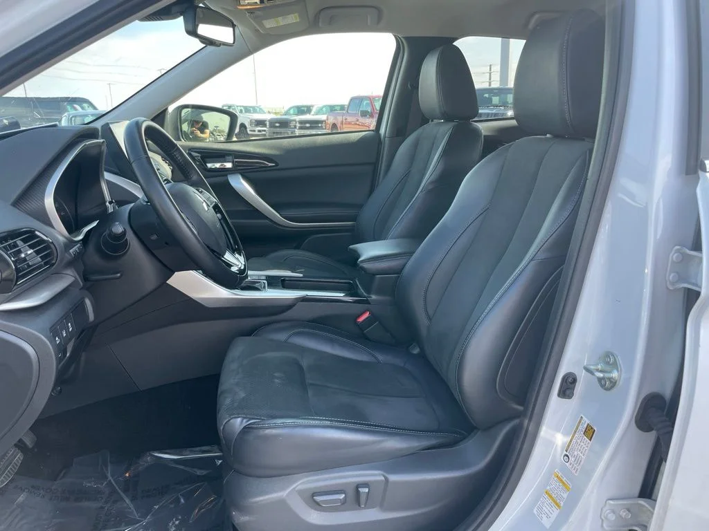Used 2024 Silver Mitsubishi SE image 7
