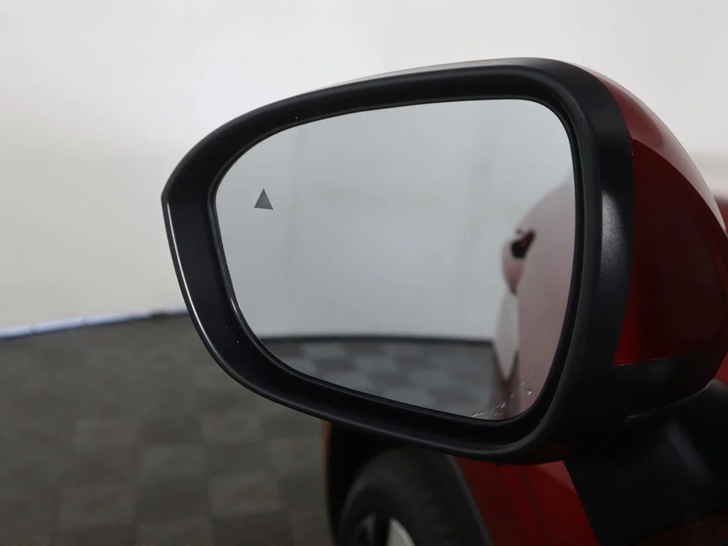 Used 2024 Red Mitsubishi SE image 48