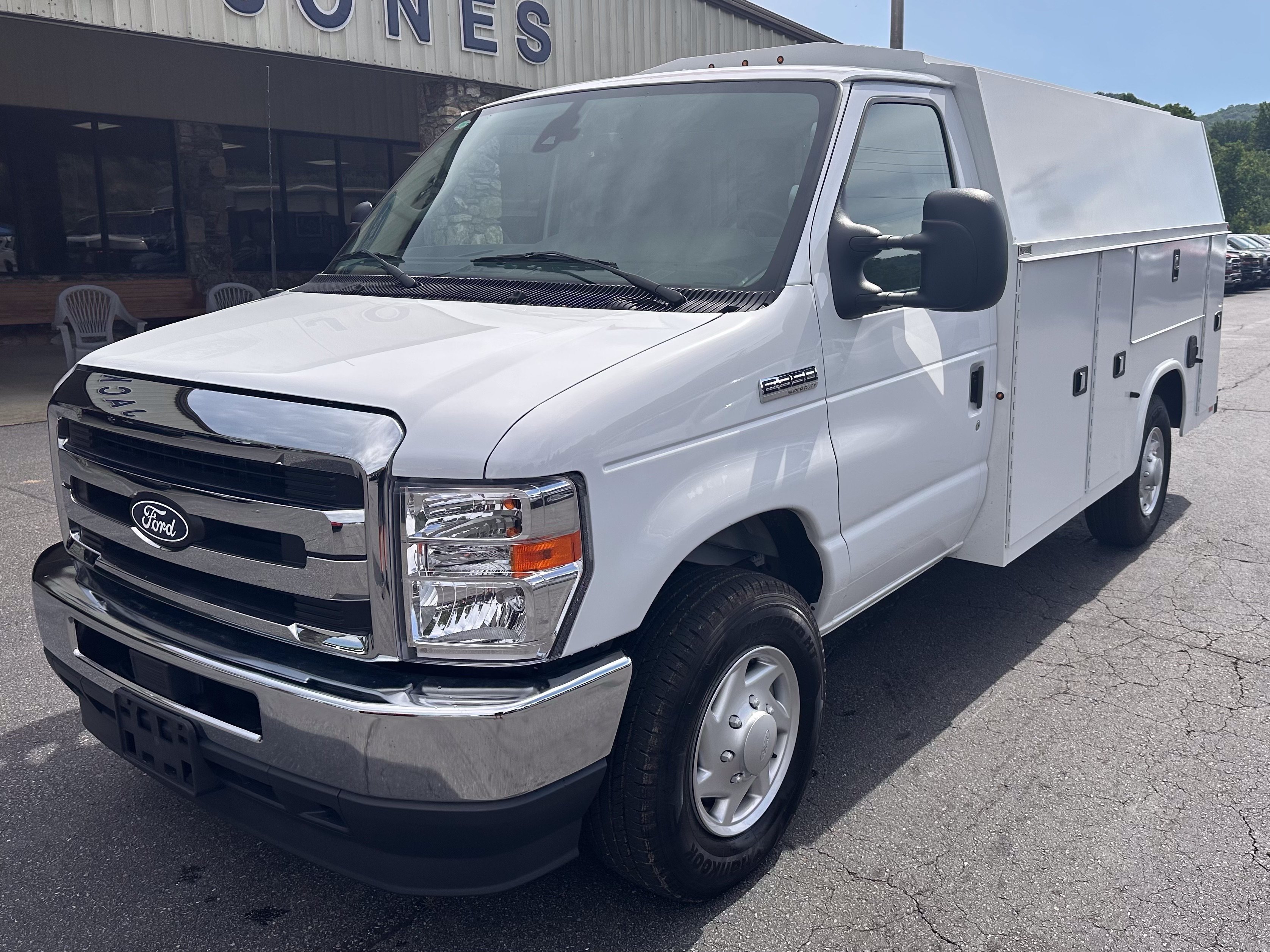 Certified Used 2026 Oxford White Clearcoat Ford 11Ft KUV Body image 2