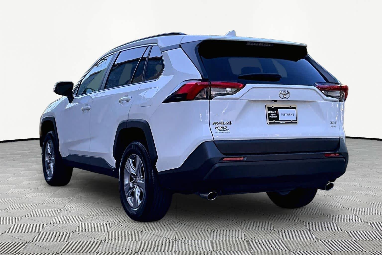 Used 2025 Ice Cap Toyota XLE image 12