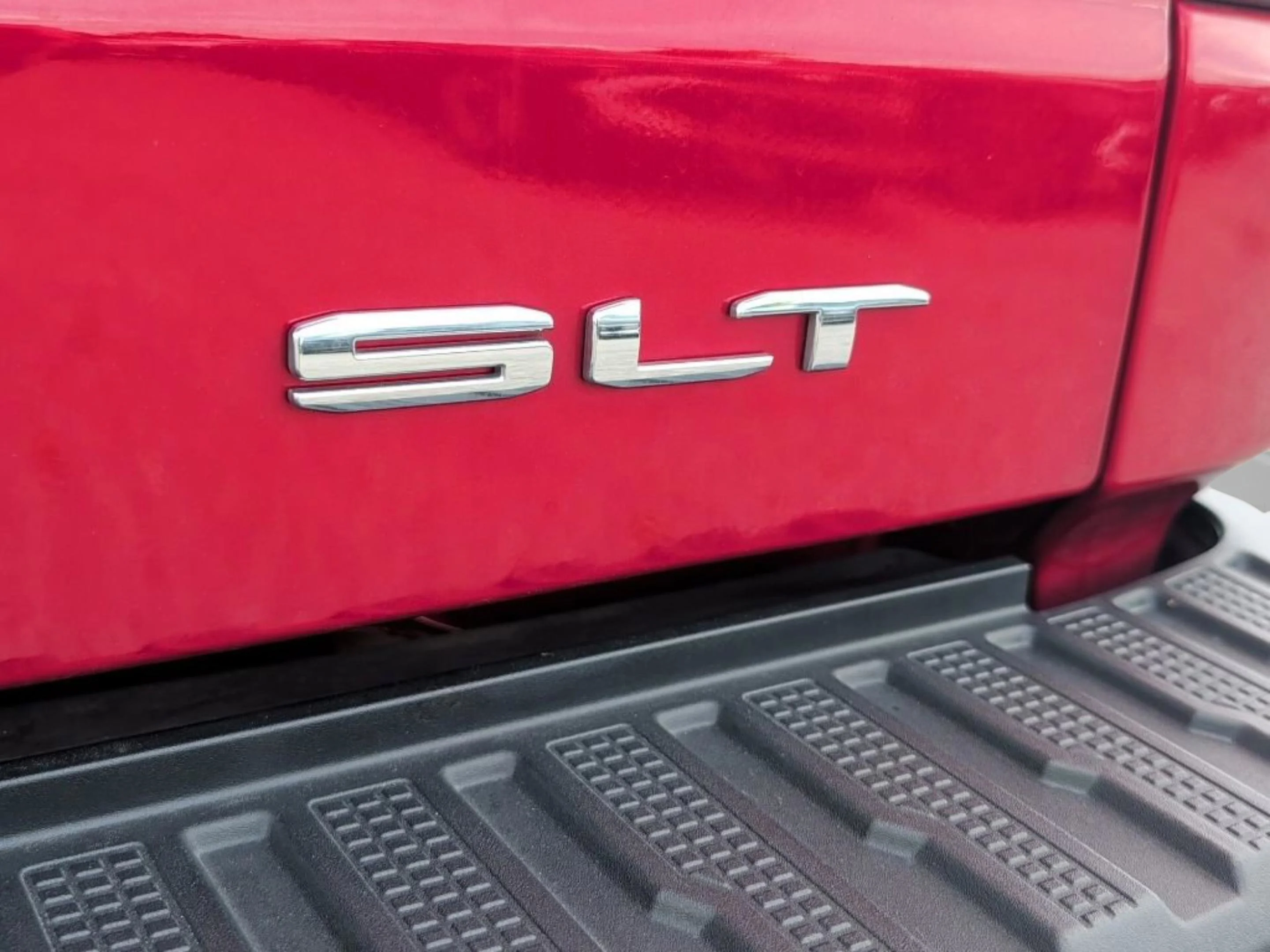 Used 2025 Volcanic Red Tintcoat GMC SLT image 50