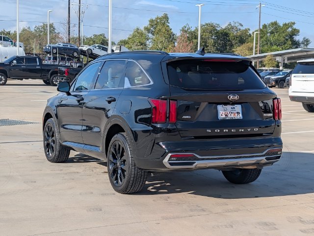 Used 2021 Black Kia SX image 4