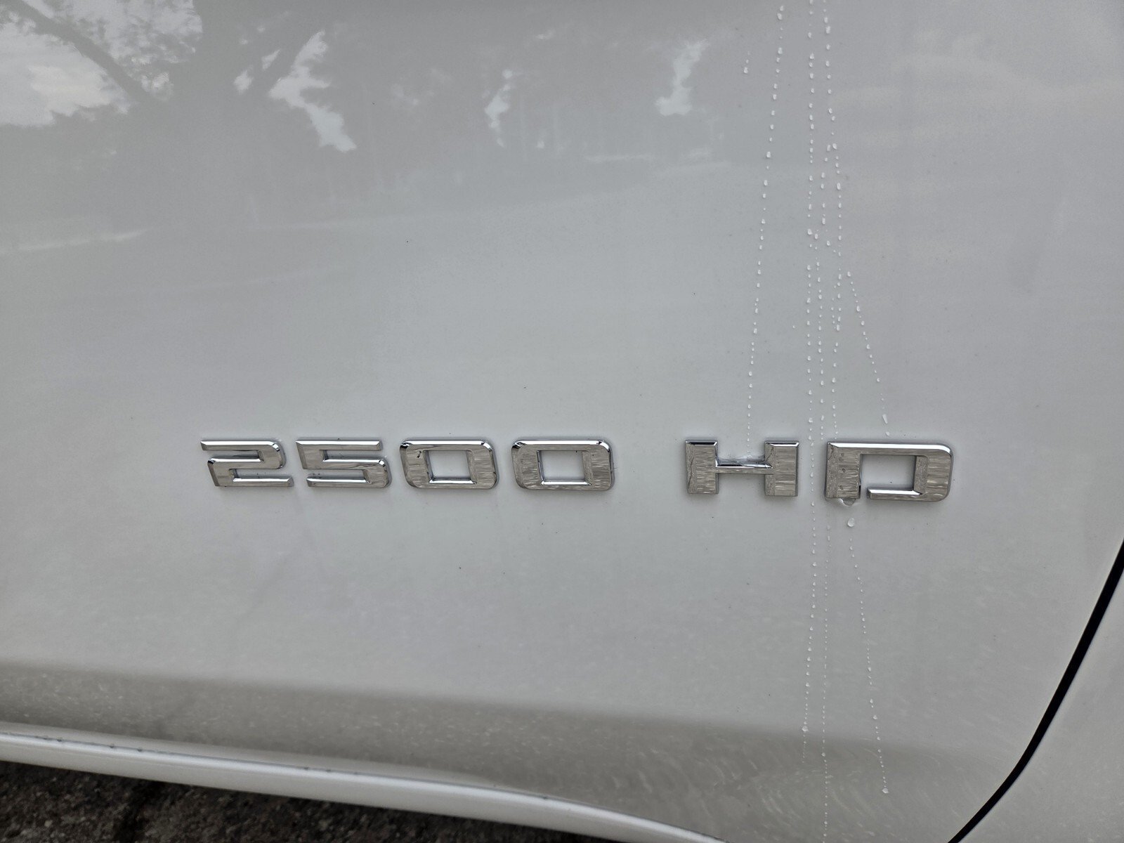 New 2026 Summit White Chevrolet WT image 9