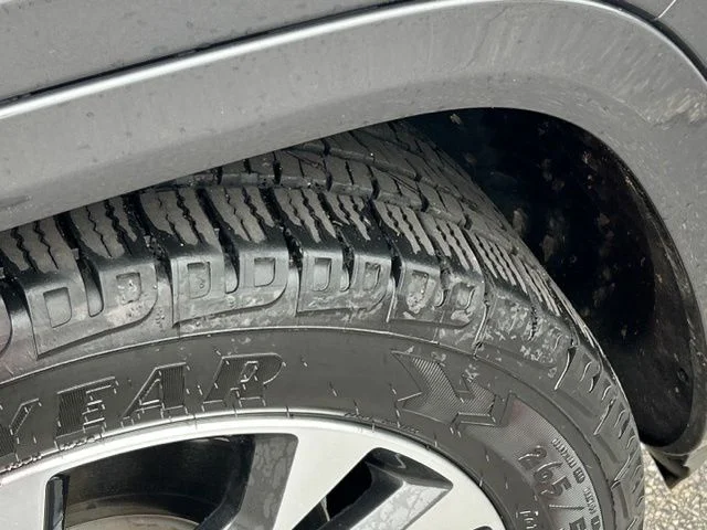 Used 2022 Gray Metallic Jeep Overland image 17
