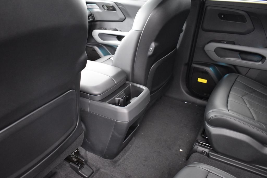 New 2027 Glacial White Pearl Kia X-LINE SX image 19