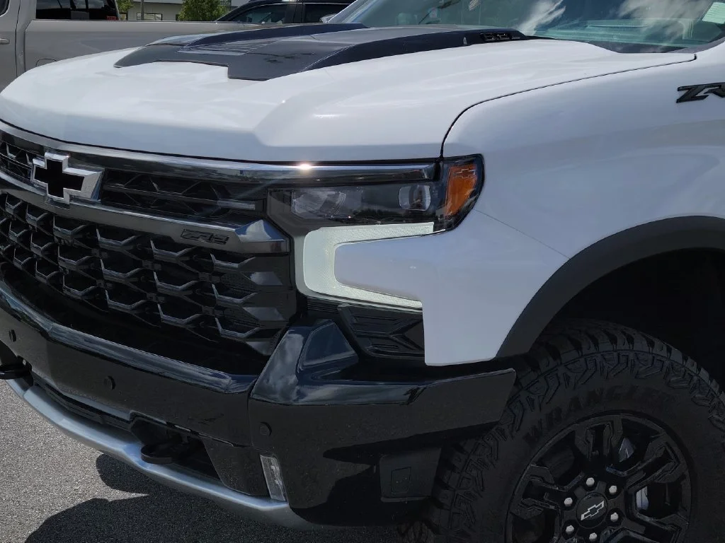 New 2026 Summit White Chevrolet ZR2 image 10