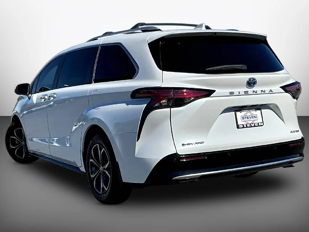 Used 2025 Wind Chill Pearl Toyota Platinum image 4