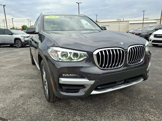 Used 2021 Gray BMW xDrive30i image 2