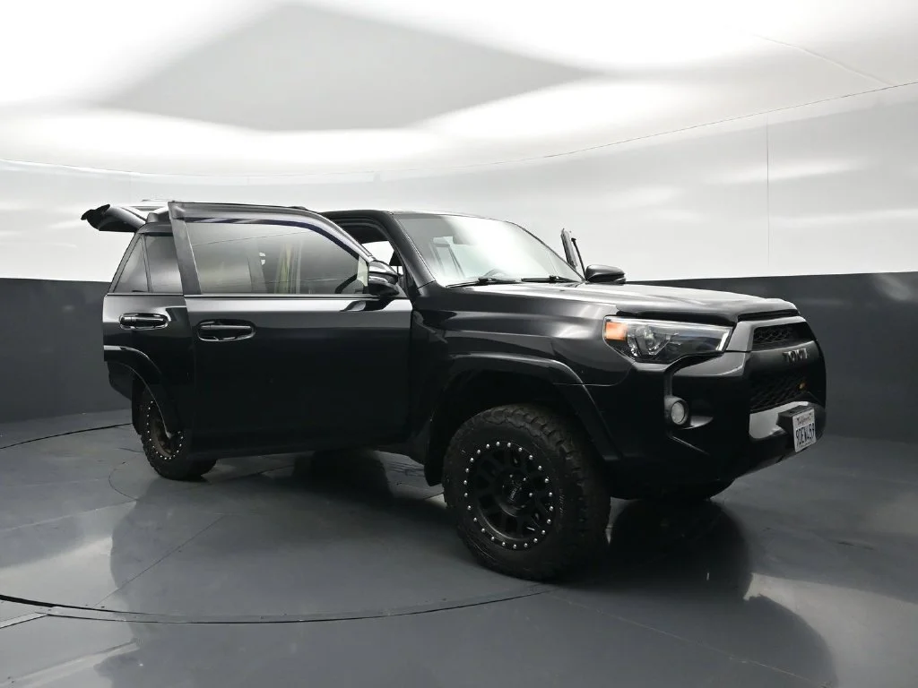 Used 2018 Black Toyota SR5 Premium image 31