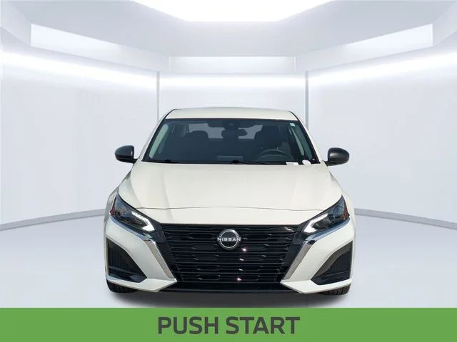 Used 2025 White Nissan 2.5 SV image 11