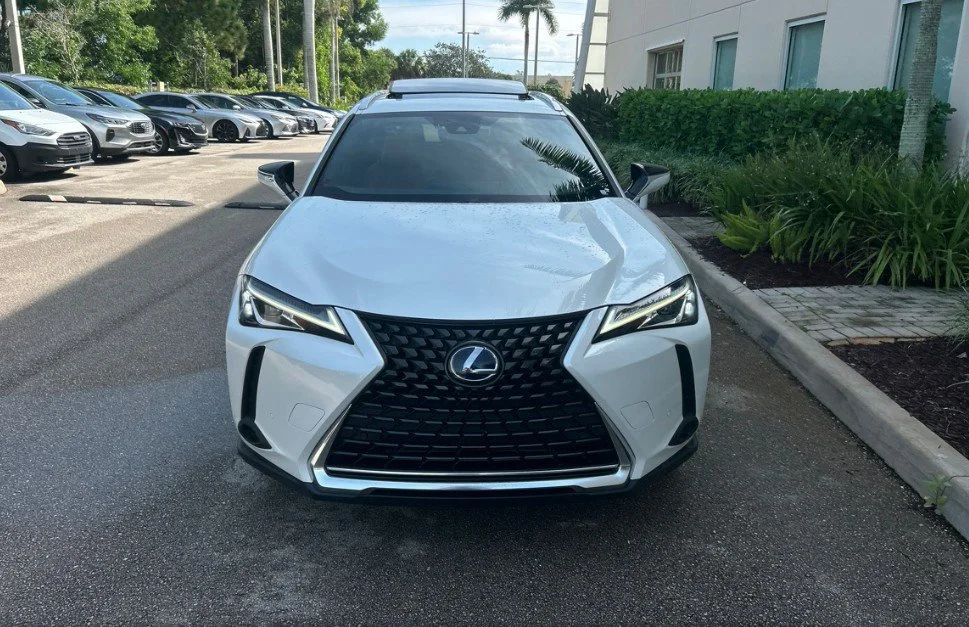 Used 2022 Ultra White Lexus UX 250h image 5