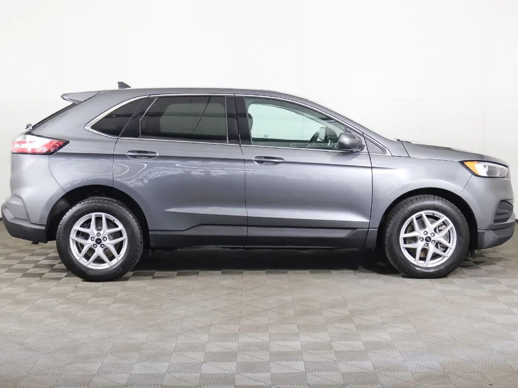 Used 2024 Gray Ford SEL image 17