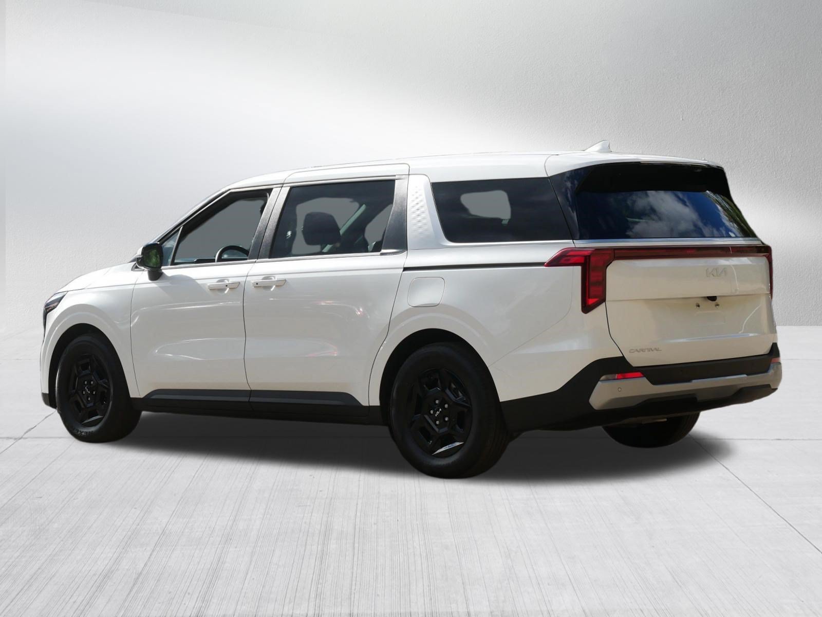 Certified Used 2026 Snow White Pearl Kia LXS image 5
