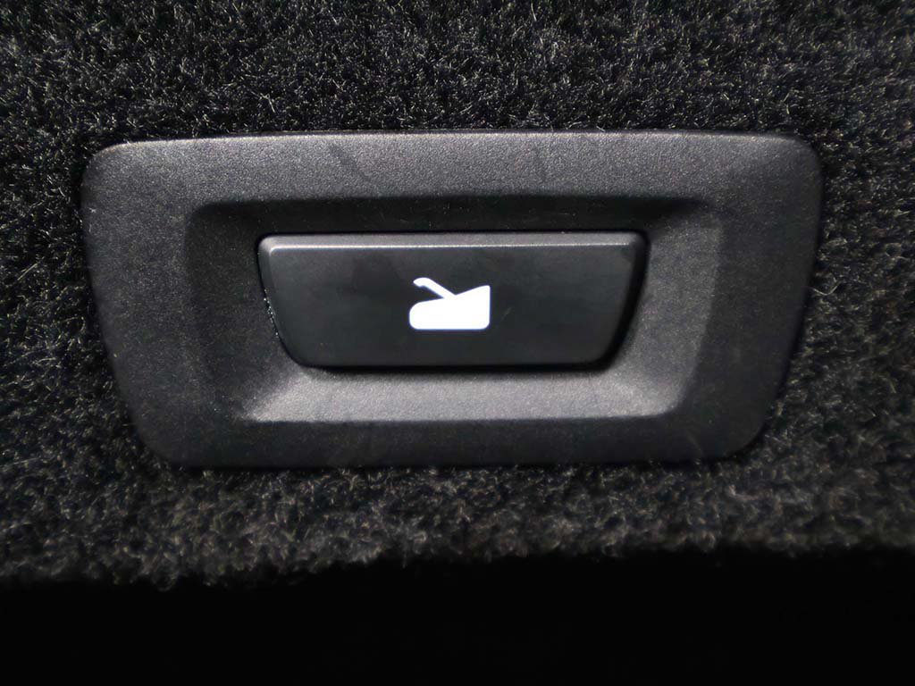 Used 2023 Red Lucid Pure image 18