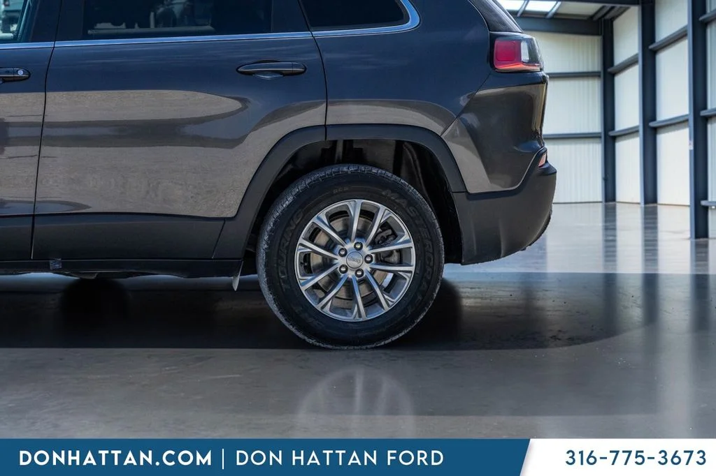 Certified Used 2022 Gray Jeep Latitude Lux image 30