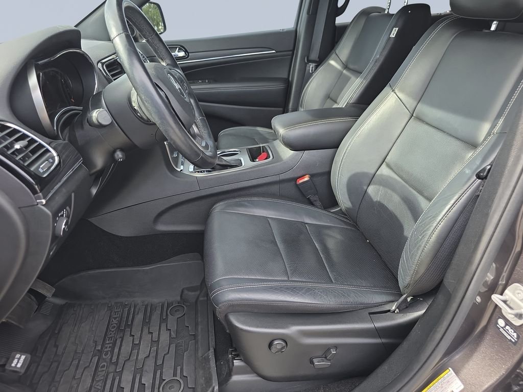 Used 2021 Granite Crystal Metallic Clearcoat Jeep Limited image 11