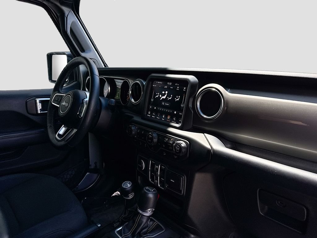 Used 2018 Silver Jeep Unlimited Sahara image 32