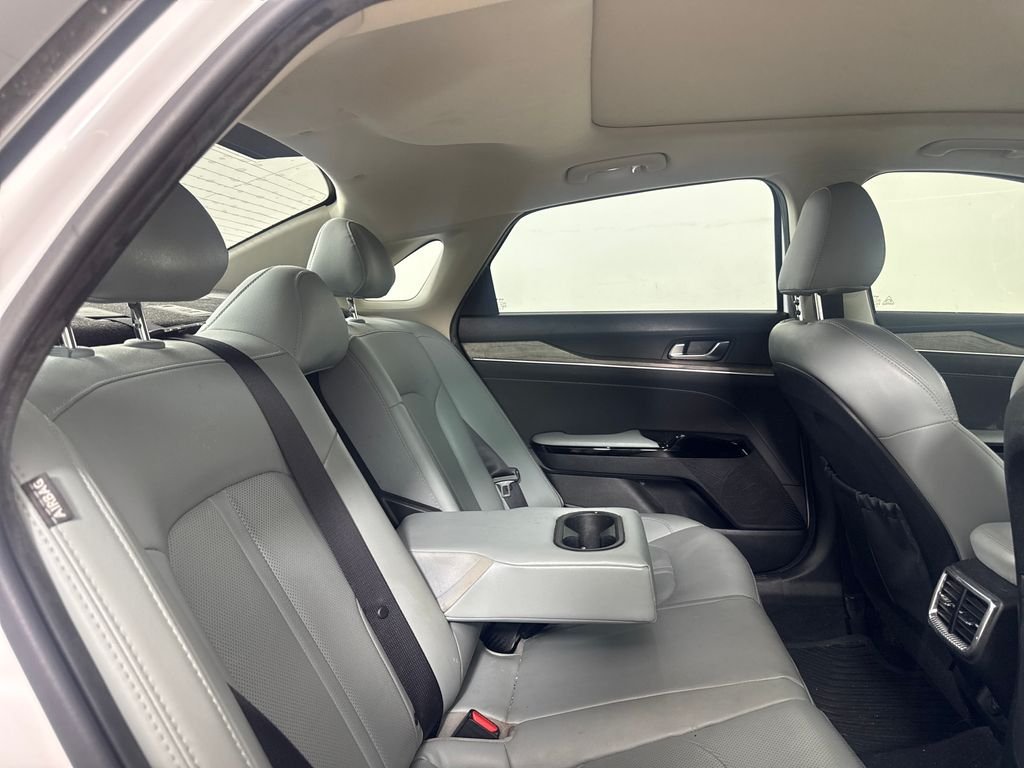 Used 2022 White Kia EX image 6