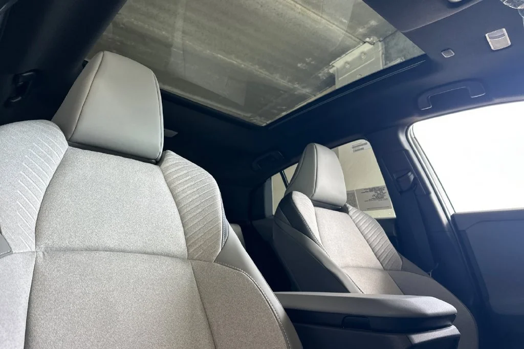New 2027 Wind Chill Pearl with Midnight Black Metallic roof <sup>1</sup> Toyota  XSE image 19