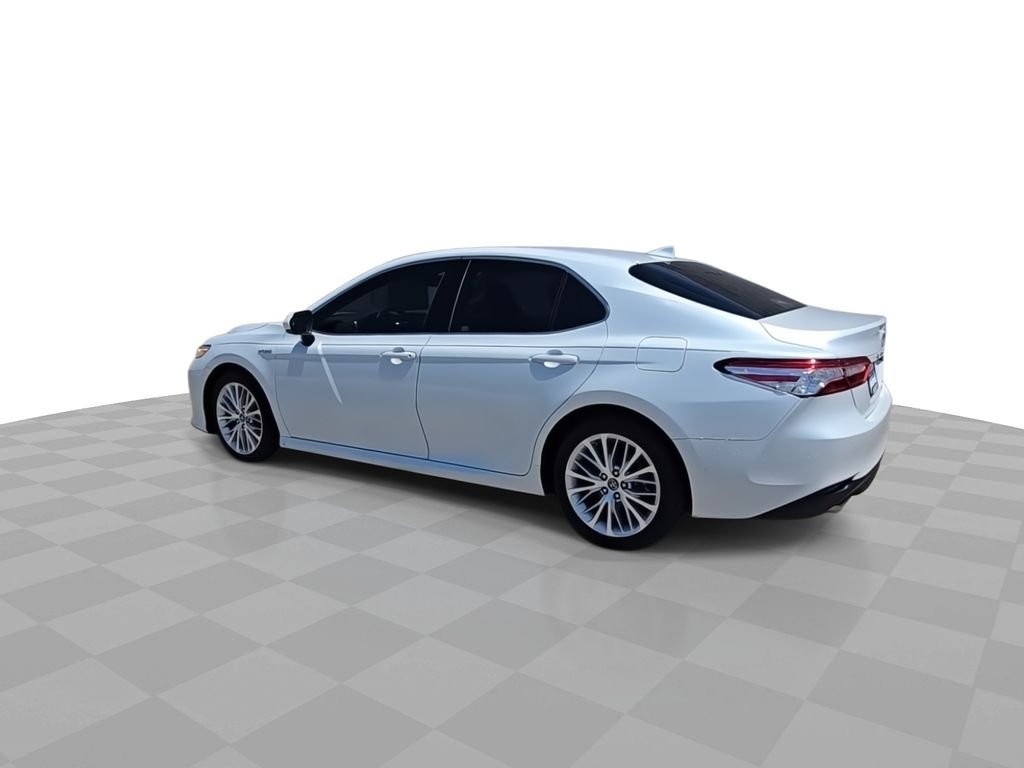 Used 2020 Beige Toyota XLE image 6