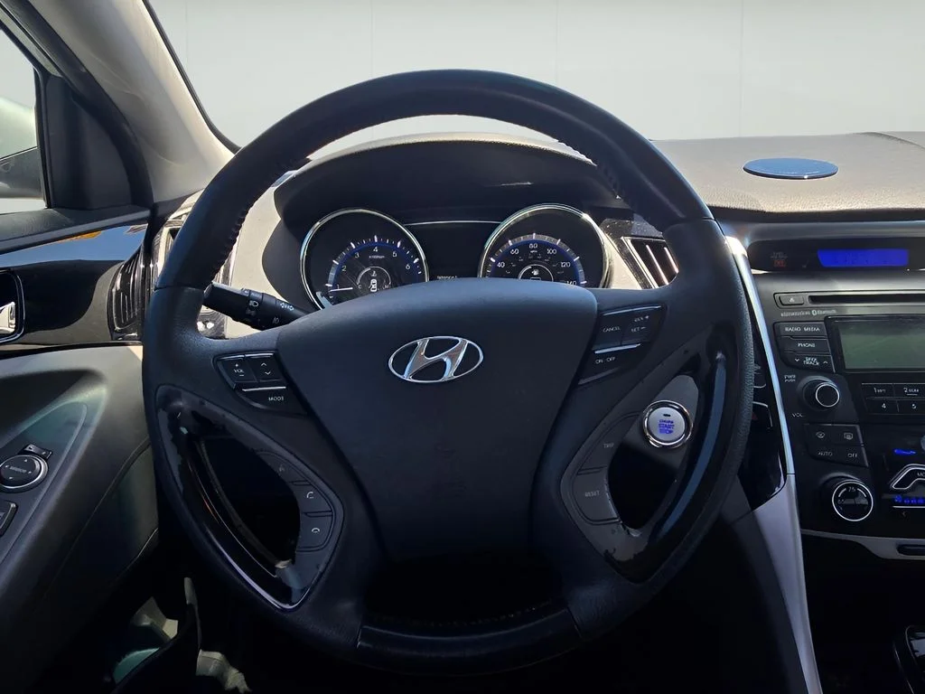 Used 2012 Radiant Silver Metallic Hyundai 2.4L Limited image 25