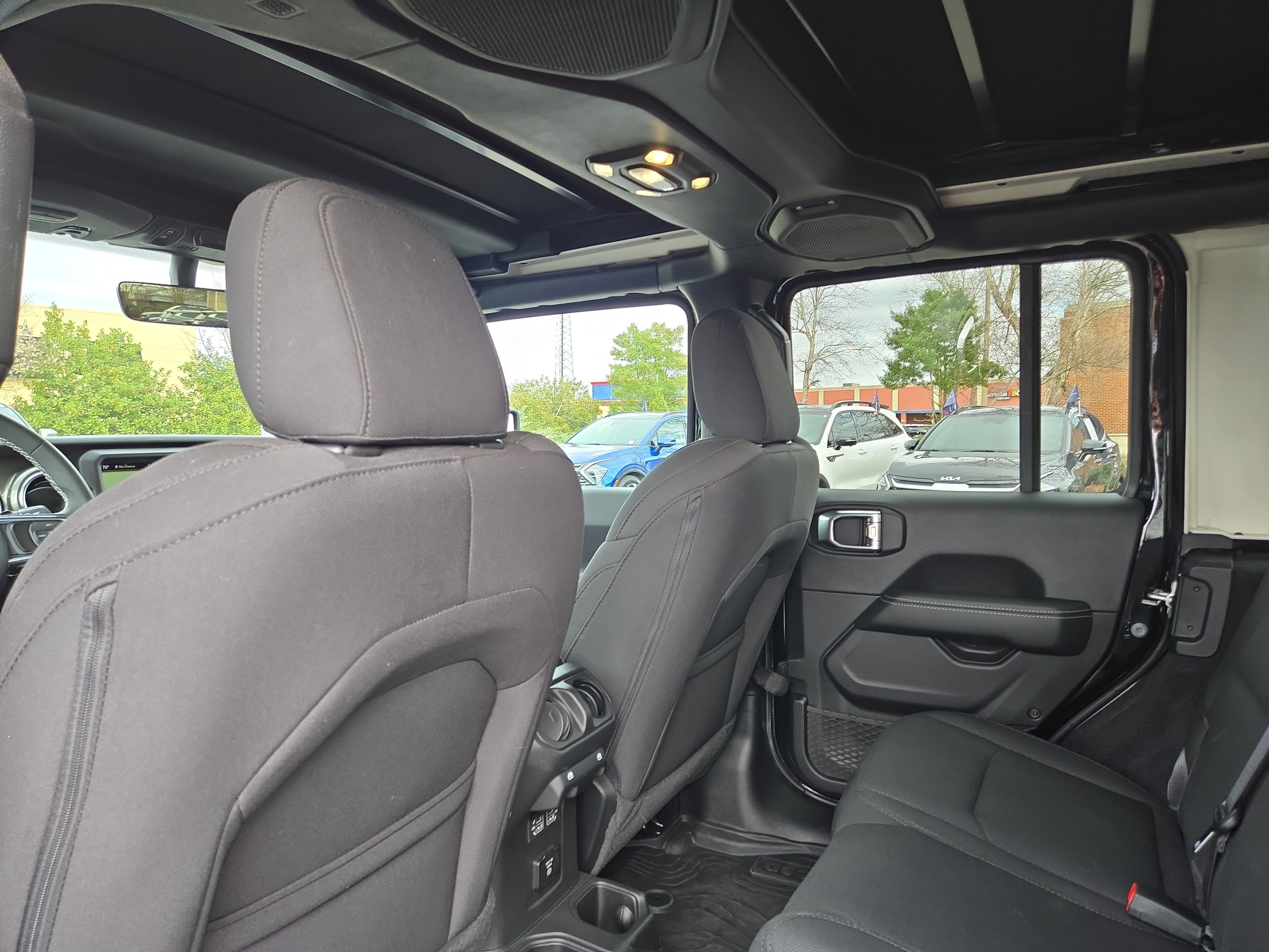 2023 Jeep Wrangler 4-Door Sahara - Photo 14