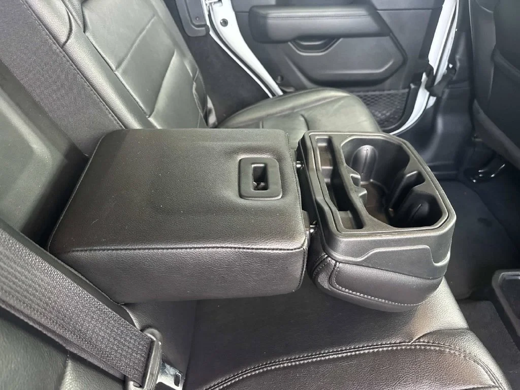Used 2023 White Jeep Altitude image 18