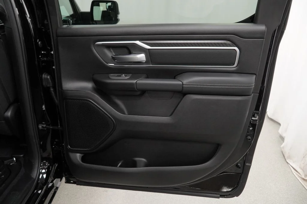 New 2026 Diamond Black Crystal Pearl-Coat Exterior Paint RAM Big Horn/Lone Star image 30