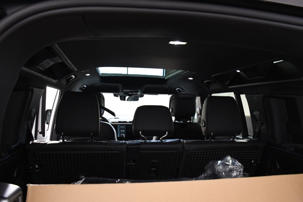 New 2026 Fuji White Land Rover S image 24