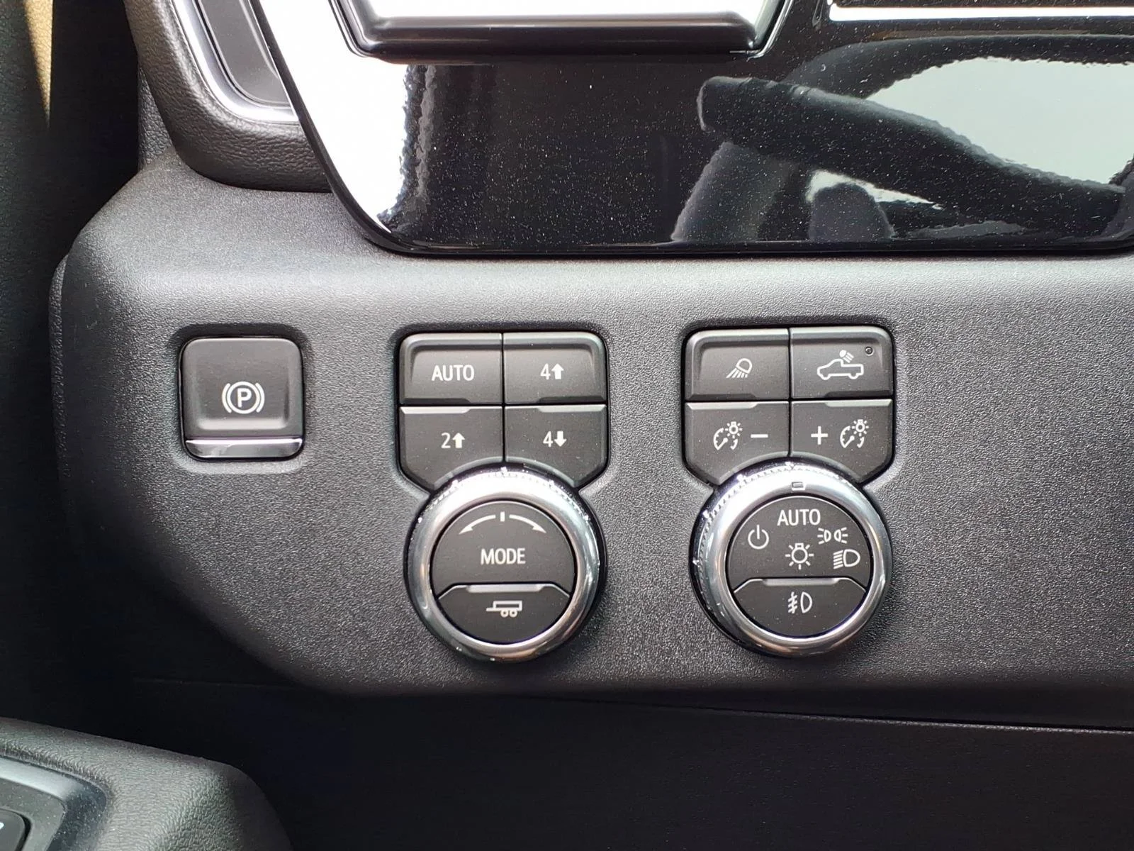 New 2026 Sterling Metallic GMC SLT image 23