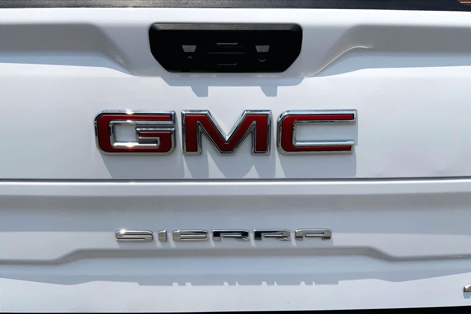 Used 2024 Summit White GMC AT4 image 31