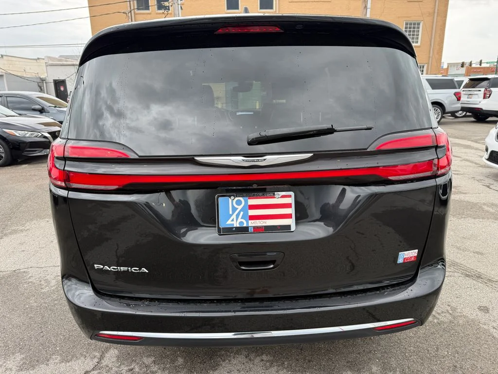 Used 2022 Black Chrysler Touring L image 8