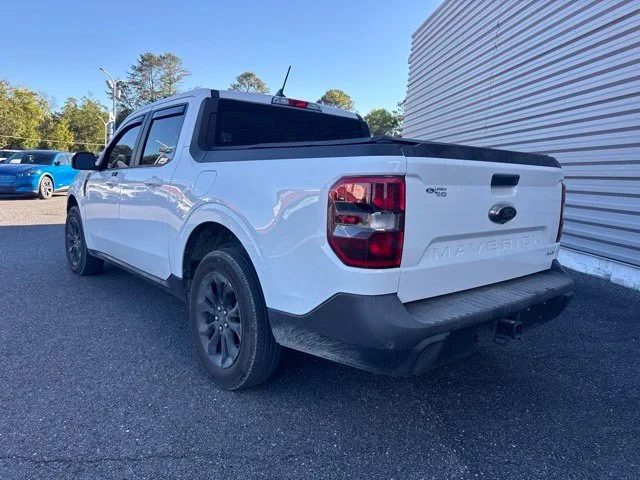 Used 2024 Oxford White Clearcoat Ford Lariat image 3