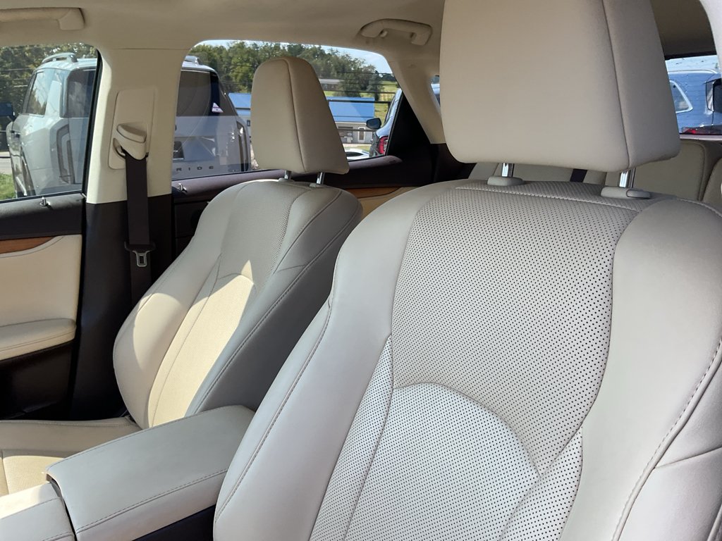 Used 2020 Eminent White Pearl Lexus  image 18