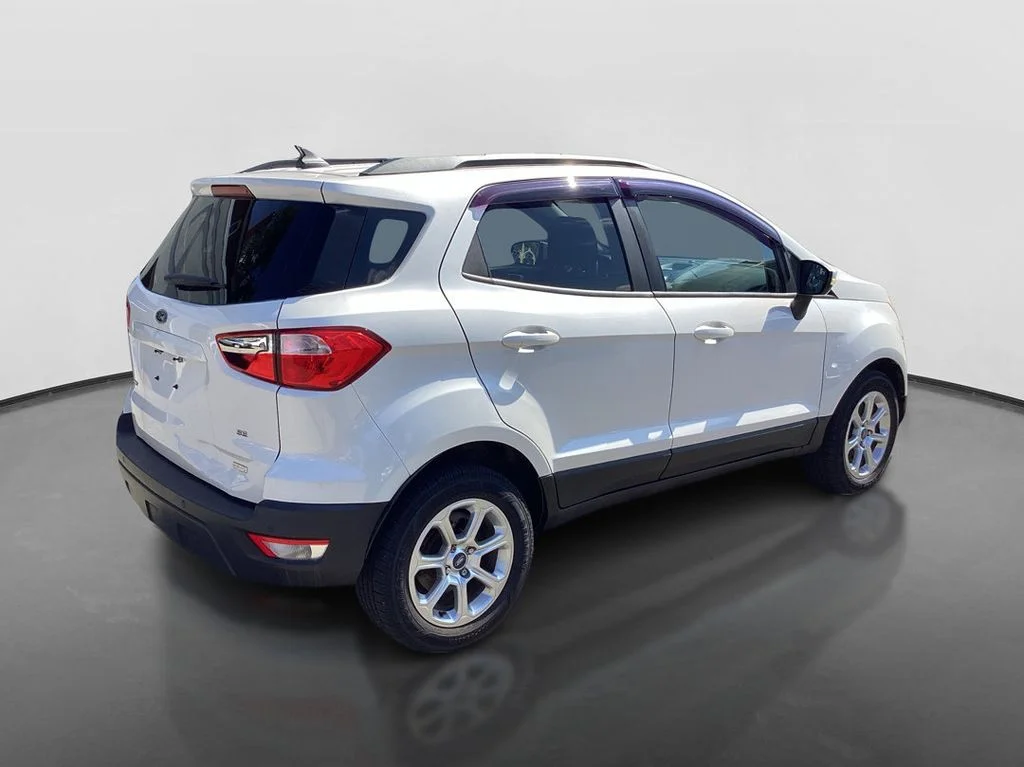Used 2018 White Ford SE image 5