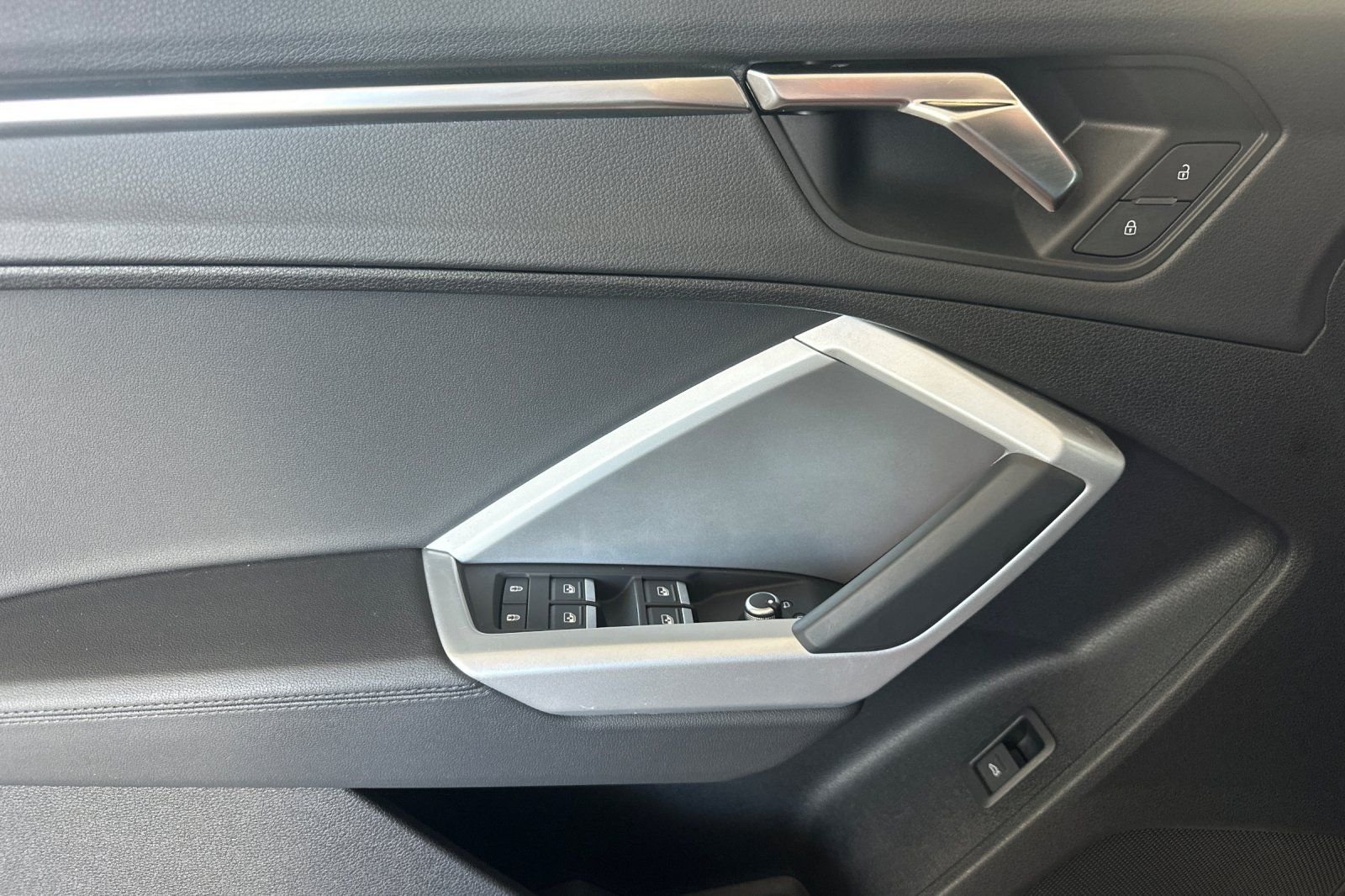 Used 2025  Audi Premium image 10