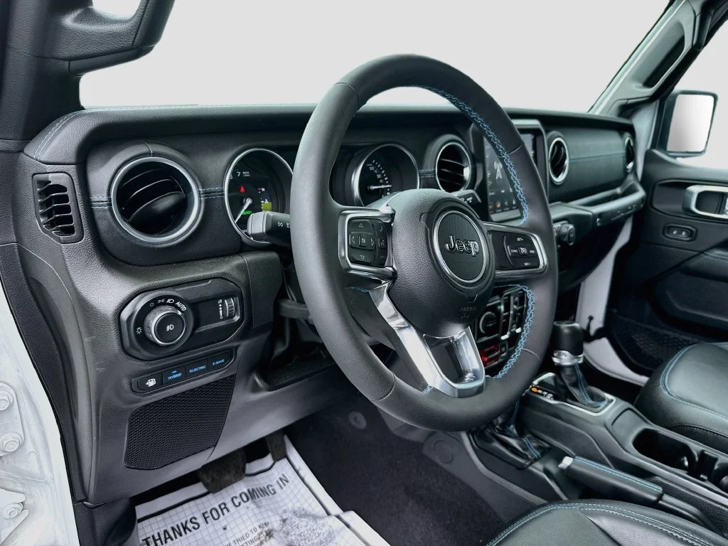 Used 2023 White Jeep Rubicon 4xe image 10