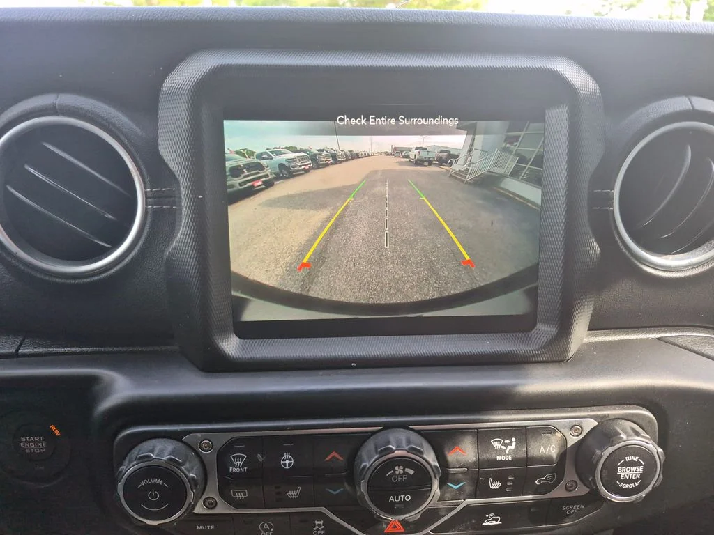 Used 2023 White Jeep Sahara image 18