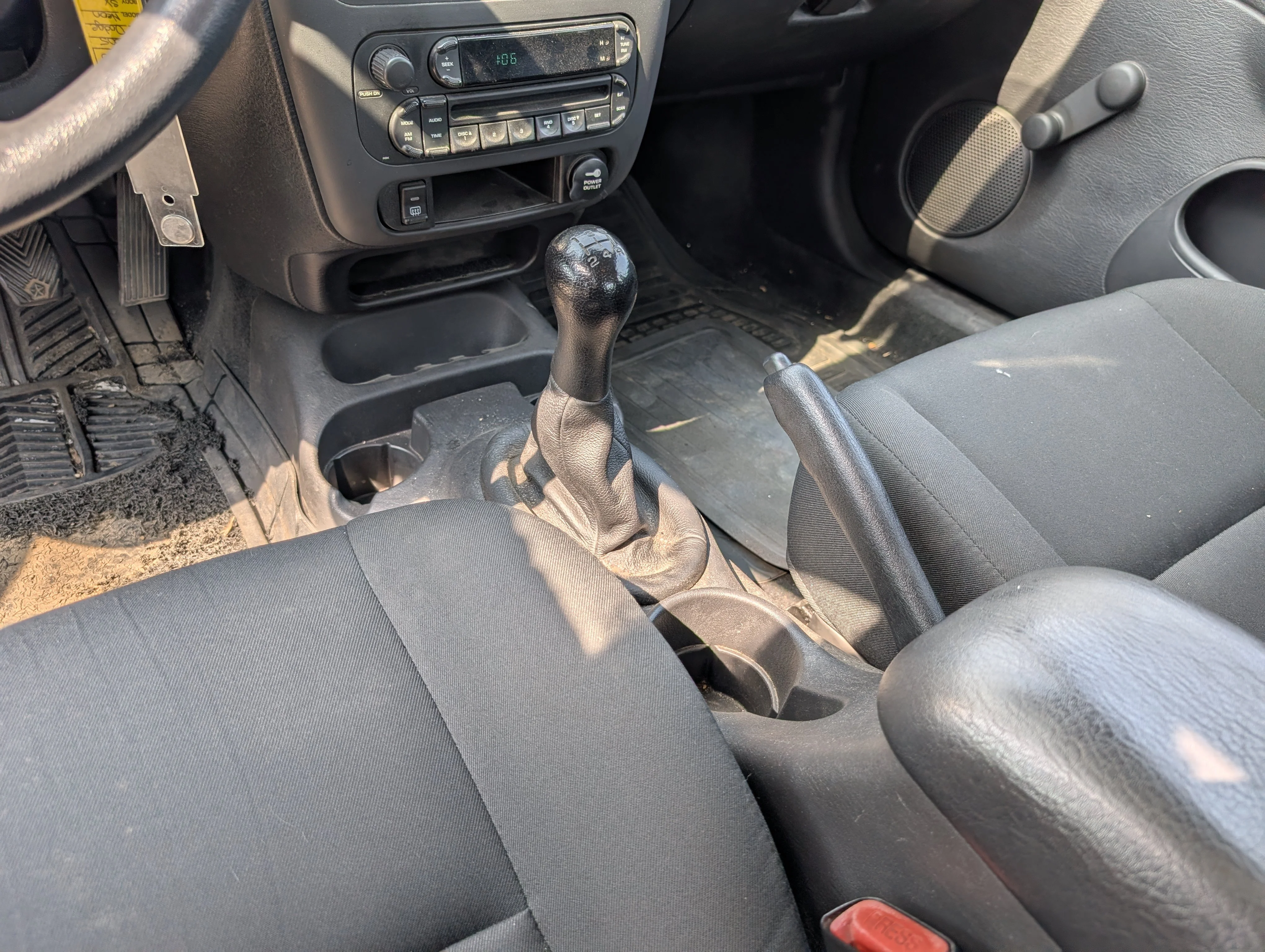 Used 2005 Mineral Gray Metallic Dodge Base image 28