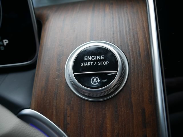 New 2027 Graphite Grey Metallic Mercedes-Benz GLC 300 image 36